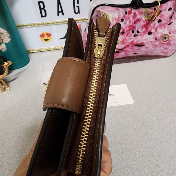NWT Coach Signature Corner Zip wallet - Picture 3 of 10